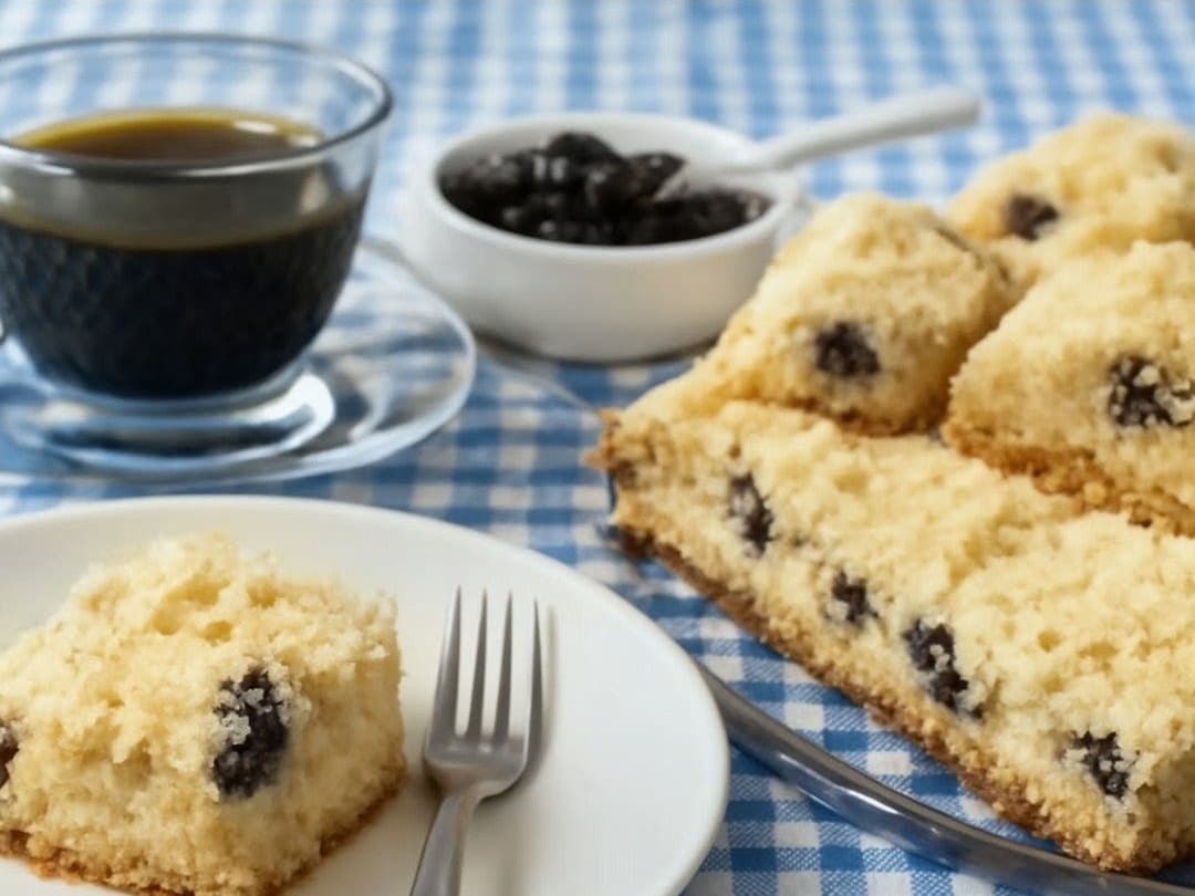 Cucas: A cuca da casa, assada sob encomenda. Nos sabores banana, banana com doce de leite, uva e maçã com canela, todas pelo mesmo preço.