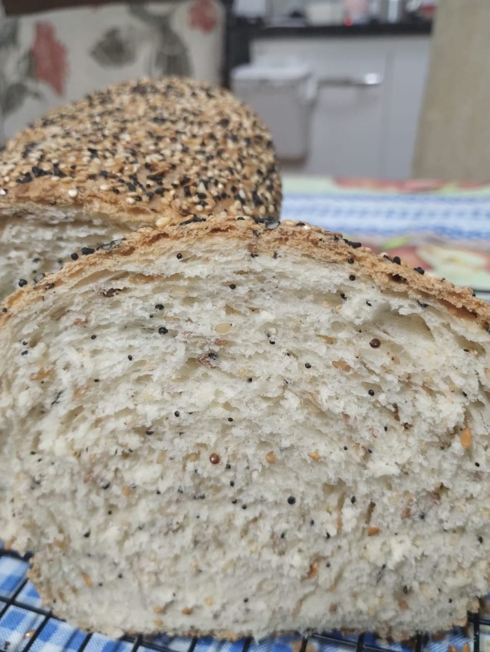 Miolo de pão artesanal com grãos da Sant'Anna